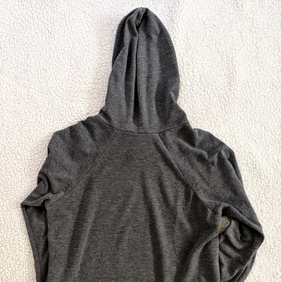 Hooded long sleeve shirt. - Picture 5 of 8